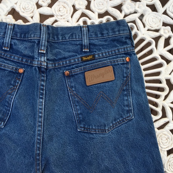 wrangler jeans with patch on pocket